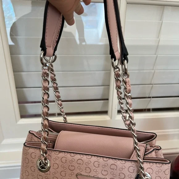 Medium cream shoulder bag Guess